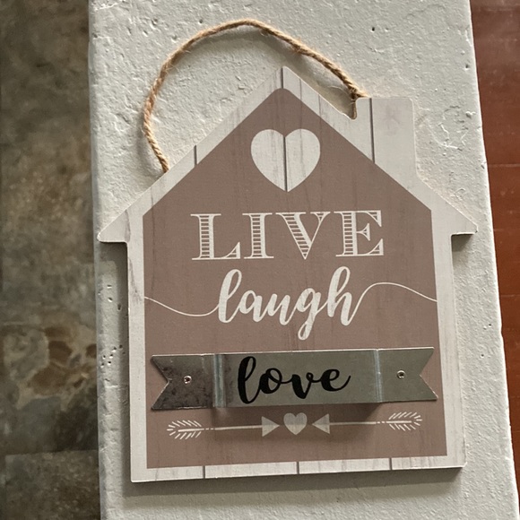 NWT 🤍 LIVE LAUGH LOVE House Shaped Wood & Metal Home Decor Sign - Picture 7 of 7